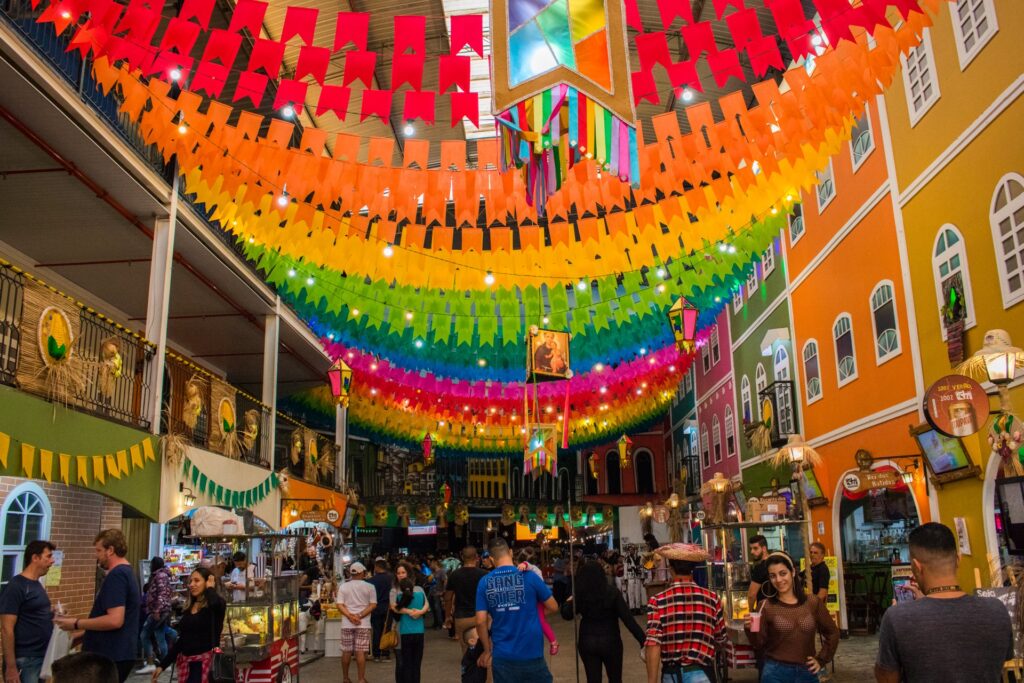O empreendedorismo cultural está no DNA do brasileiro e movimenta a vida de 93 milhões de cidadãos. É o que nos conta a especialista Celi Jeronimo. Para ela, a área está cheia de oportunidades e oferece não só caminhos para carreiras sólidas, como também novas formas de aprimoramento de renda e reciclagem profissional. Nesta entrevista, a professora do curso de Empreendedorismo Cultural da Ethos Comunicação & Arte conta cases brasileiros interessantes e explica como seu curso pode aperfeiçoar o estudante para empreender em sua cidade. Confira!
